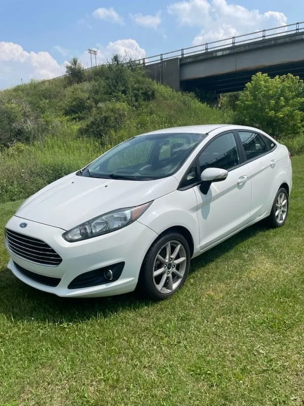 2015 Ford Fiesta SE 