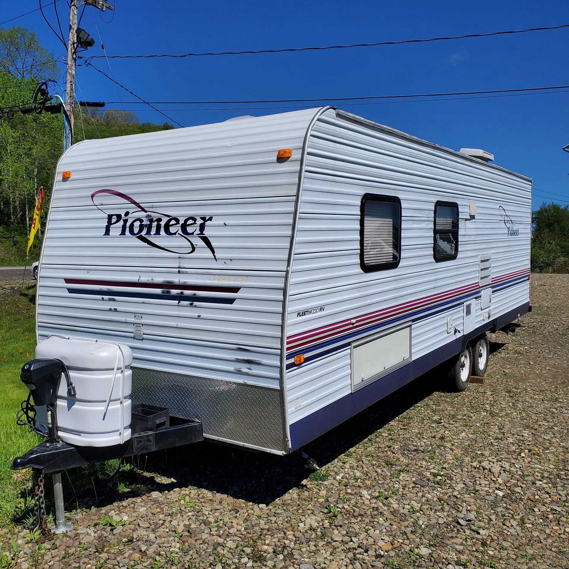 2004 Fleetwood Pioneer 24TB6 